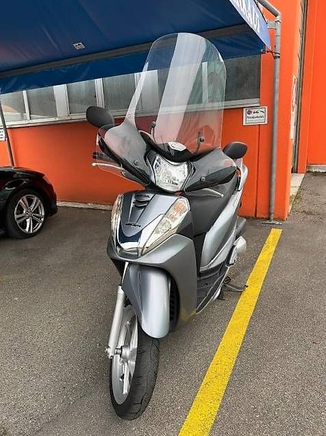 Honda Scooters: Honda SH 300i Roller 2 Plätzer – D'occasion à Urdorf par inf_d76x 1