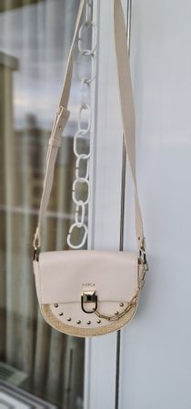 Umhengtasche von Furla.