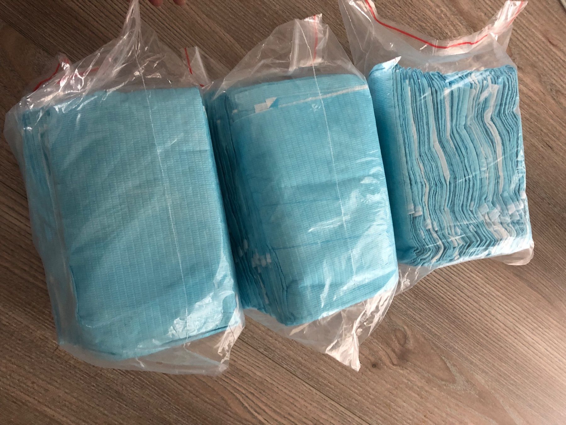 Cura dei denti: Bavoirs jetables - 90 pcs – Nuovo e nell'imballaggio originale da Delémont venduto da Emi-98 5