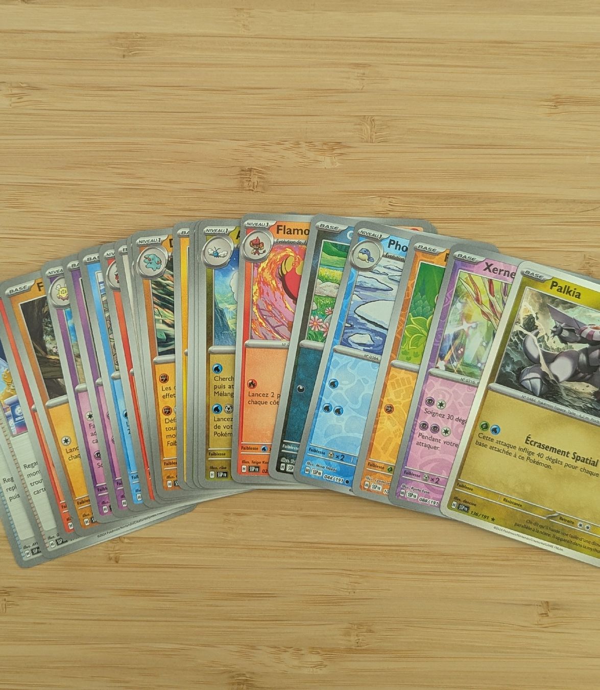 Lot de 24 cartes pokémon Étincelles déférlantes FR Kaufen auf Ricardo