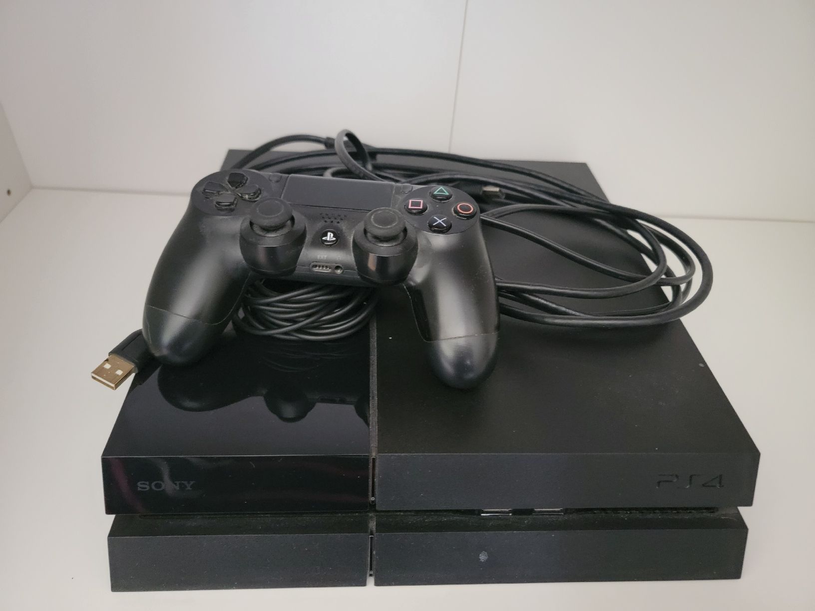 Sony Console: SONY PlayStation 4 Konsole mit Controller 🎮 – Usato da Muhen venduto da Litaf7
