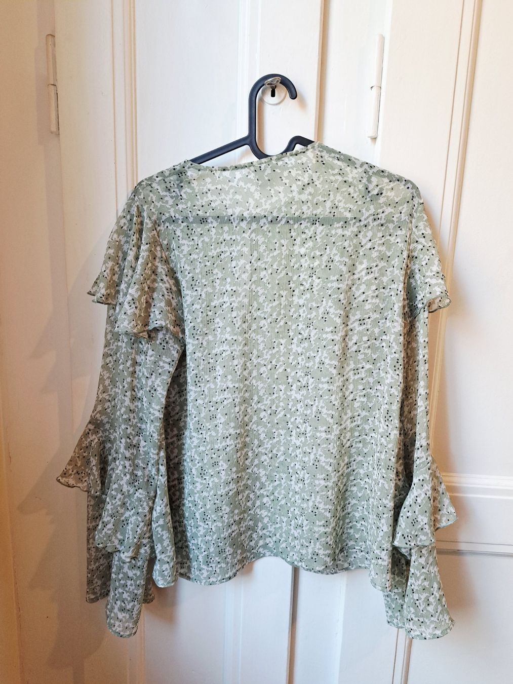 H&M Blusen: Chemisier à volants – Gebraucht aus Genève von UneGenevoiseVintage 1