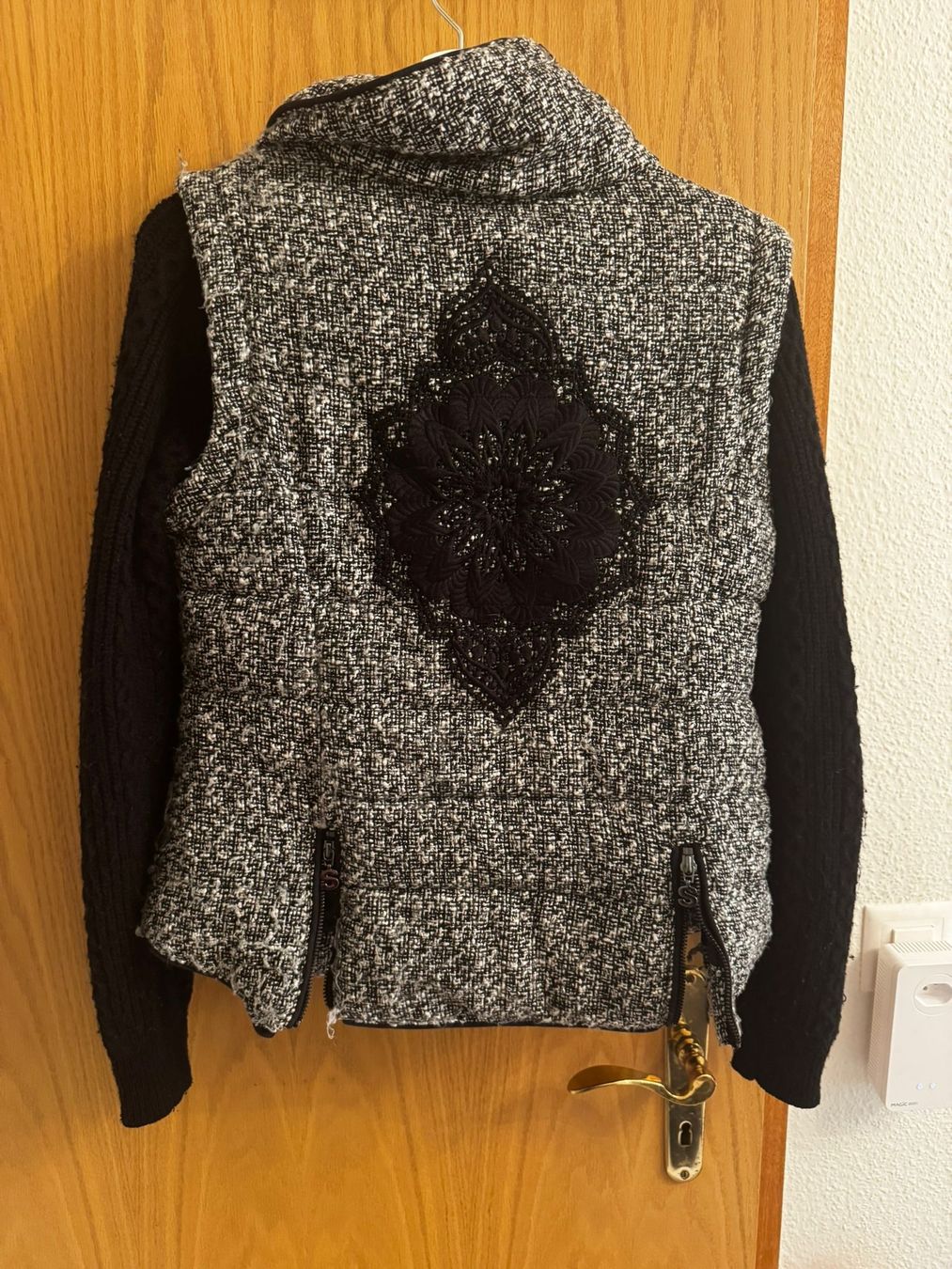 Desigual Jacken: Desigual Jacke, Gr. 40, abnehmbare Ärmel – Gebraucht aus Egg b. Zürich von Brocki_Insel_Egg 1