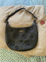 Schwarze Desigual Tasche mit Blumenprägung, guter Zustand.59