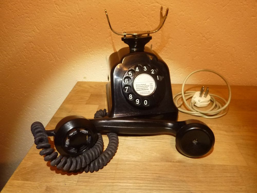 Antikes schön erhaltenes Telefon Modell 29 6