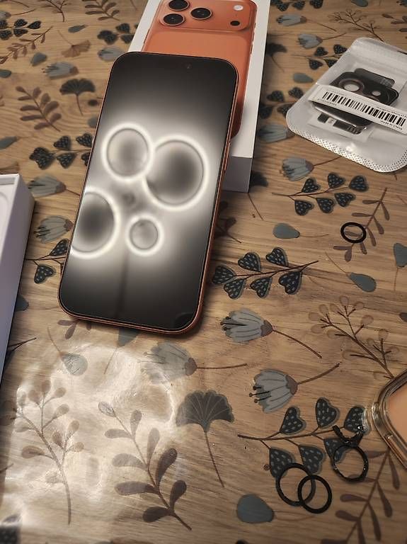 Portables: iPhone 17 pro  – D'occasion à Moghegno par giancarlo89 3