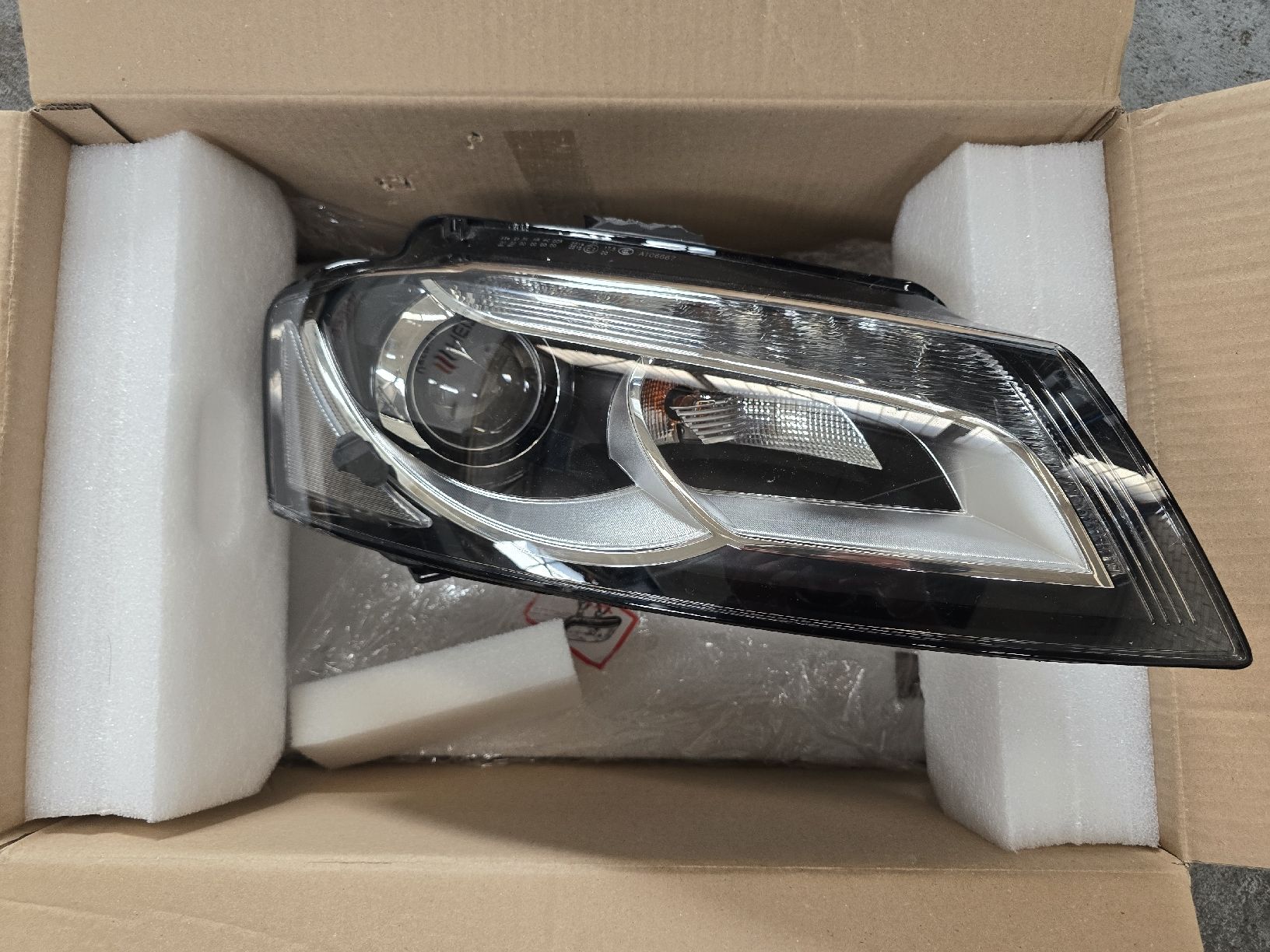 Hella Fari: Audi A3/S3/RS3 8P Scheinwerfer rechts – Difettoso da Menziken venduto da JJRacing