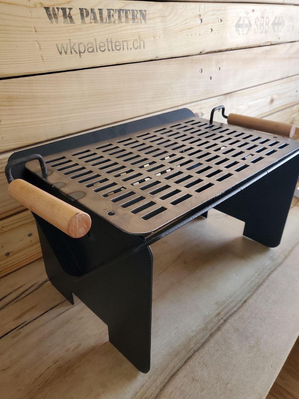 Grills: Praktischer Grill für unterwegs, Qualitätsprodukt ca 6.5 kg  – Neu (gemäss Beschreibung) aus Einsiedeln von high5