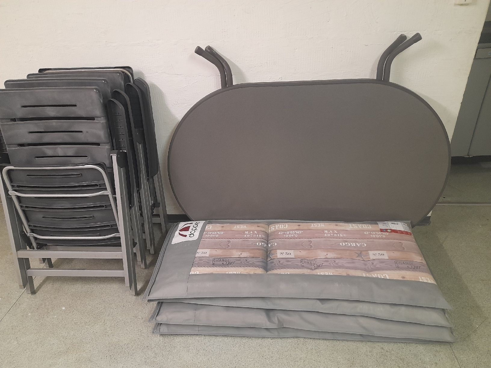 Set di tavolo e panche: Garten Möbel – Usato da Glattbrugg venduto da B_B 2