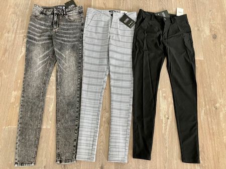 neue Herrenhosen; 3 Stück; Grösse 28
