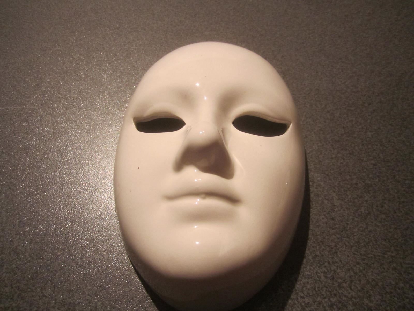 Masques: Maske weiss, gross – D'occasion à Zürich par Motzkuh
