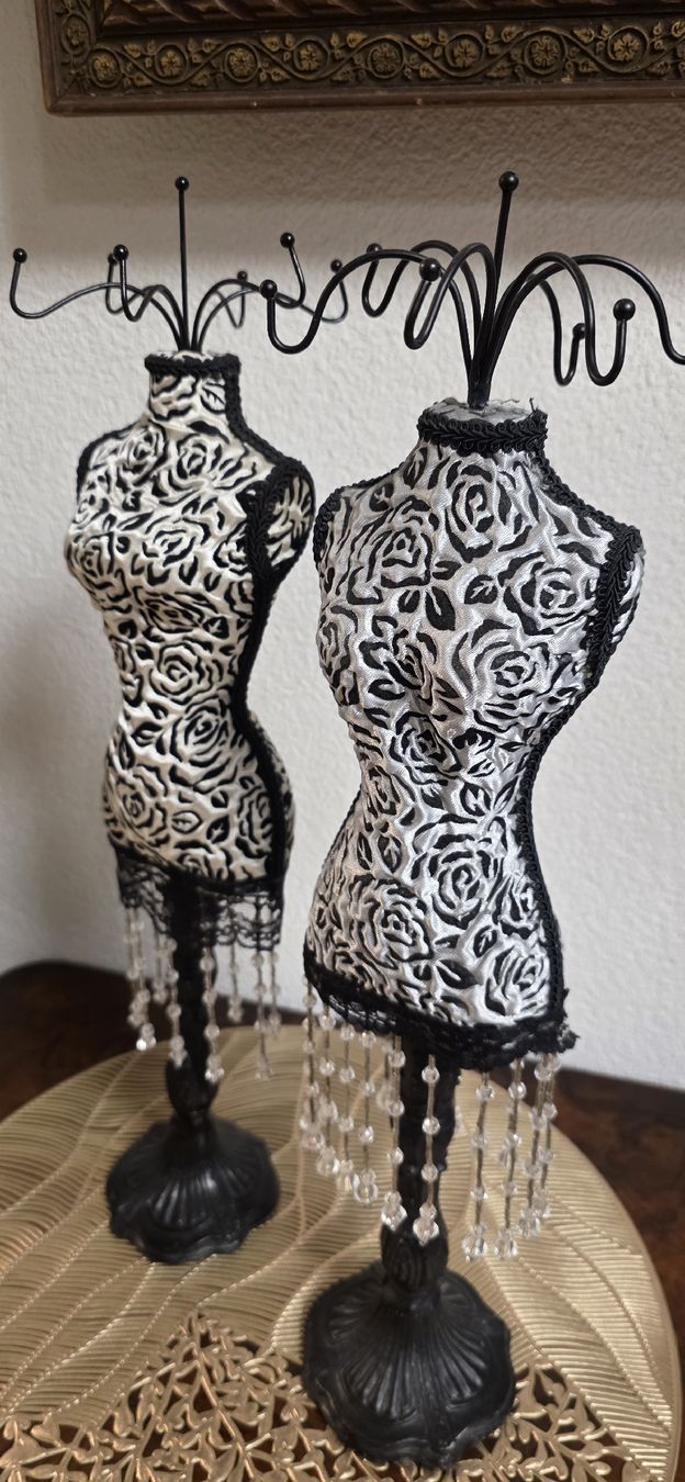Tutte le decorazioni: 2 Stück Schmuckständer, Vintage – Usato da Kaufdorf venduto da Nati-Nati 1