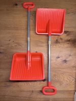 2 Kinder Schneeschaufeln ca 70cm 