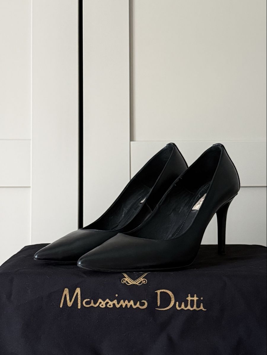 Massimo Dutti Scarpe da donna: Massimo Dutti Leder Pumps Schwarz Grösse 36 – Usato da Langnau am Albis venduto da Nataliehershlag
