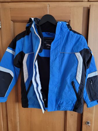 Winterjacke Atrium Gr. 128, blau/schwarz, top Zustand