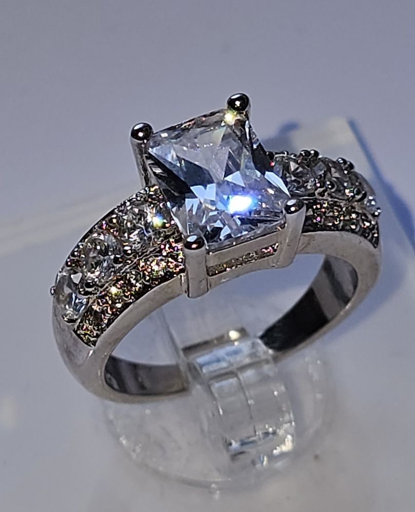 Anelli: Stilvoller Ring mit Zirkonia, 925 versilbert, Gr. 7 – Nuovo (secondo la descrizione) da Grenchen venduto da maretop 8