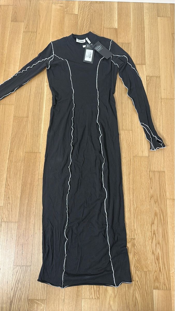 Weekday Vestiti: Schwarzes Maxikleid mit langen Ärmeln – Usato da Neuenegg venduto da kar_smg9