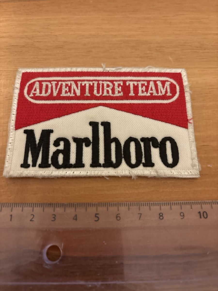 Toppe: Aufnäher Marlboro Adventure Team 1990er – Usato da st.gallen venduto da Garagen_Verkauf