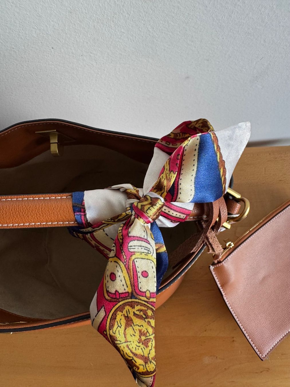 Borse da donna: Sac seau en cuir neuf – Nuovo e nell'imballaggio originale da Carouge GE venduto da Myr_hbt9 4