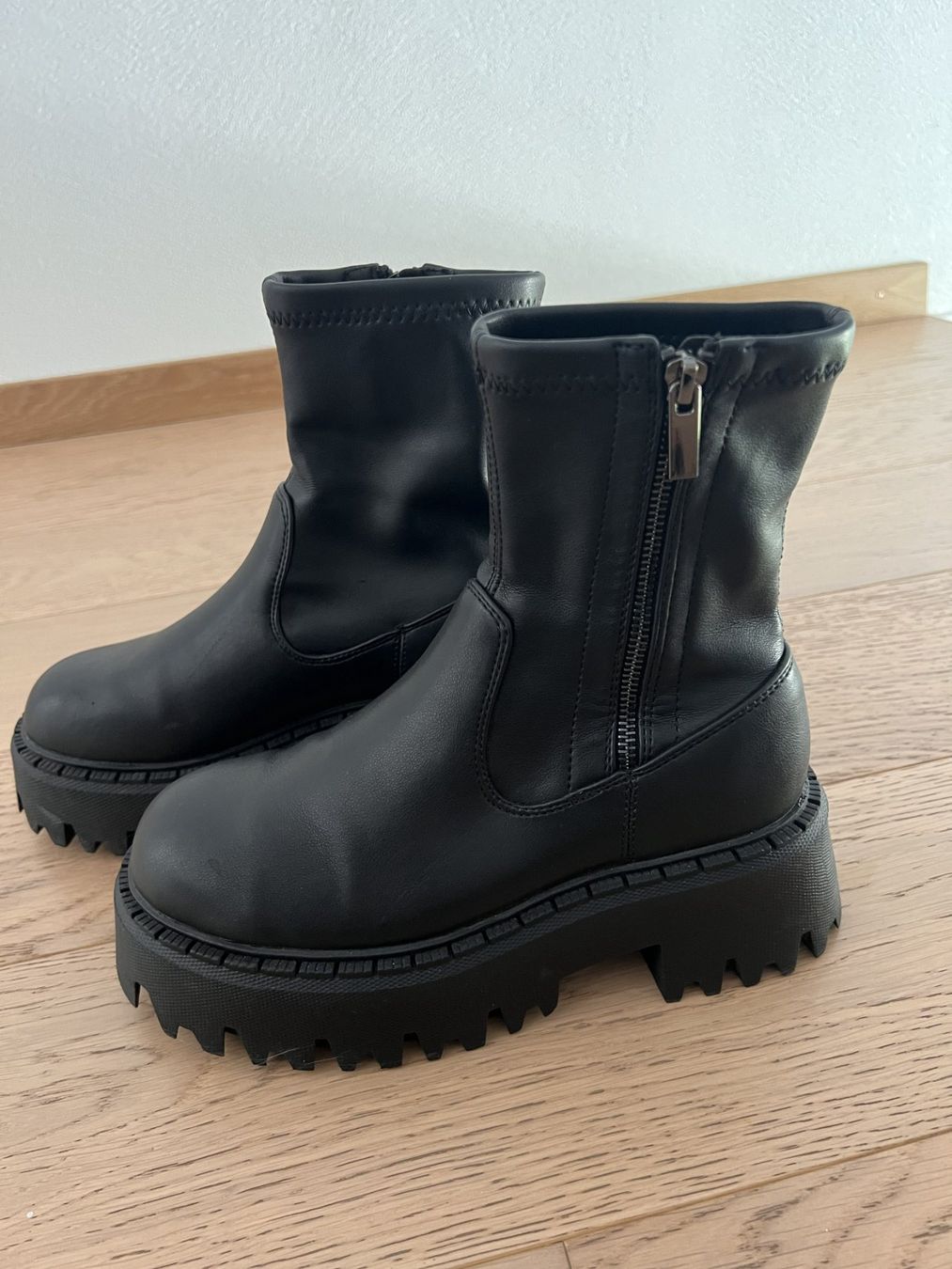 Damenschuhe: Bottines noires à plateforme, Even&Odd – Gebraucht aus Orsières von far_5lp2 1