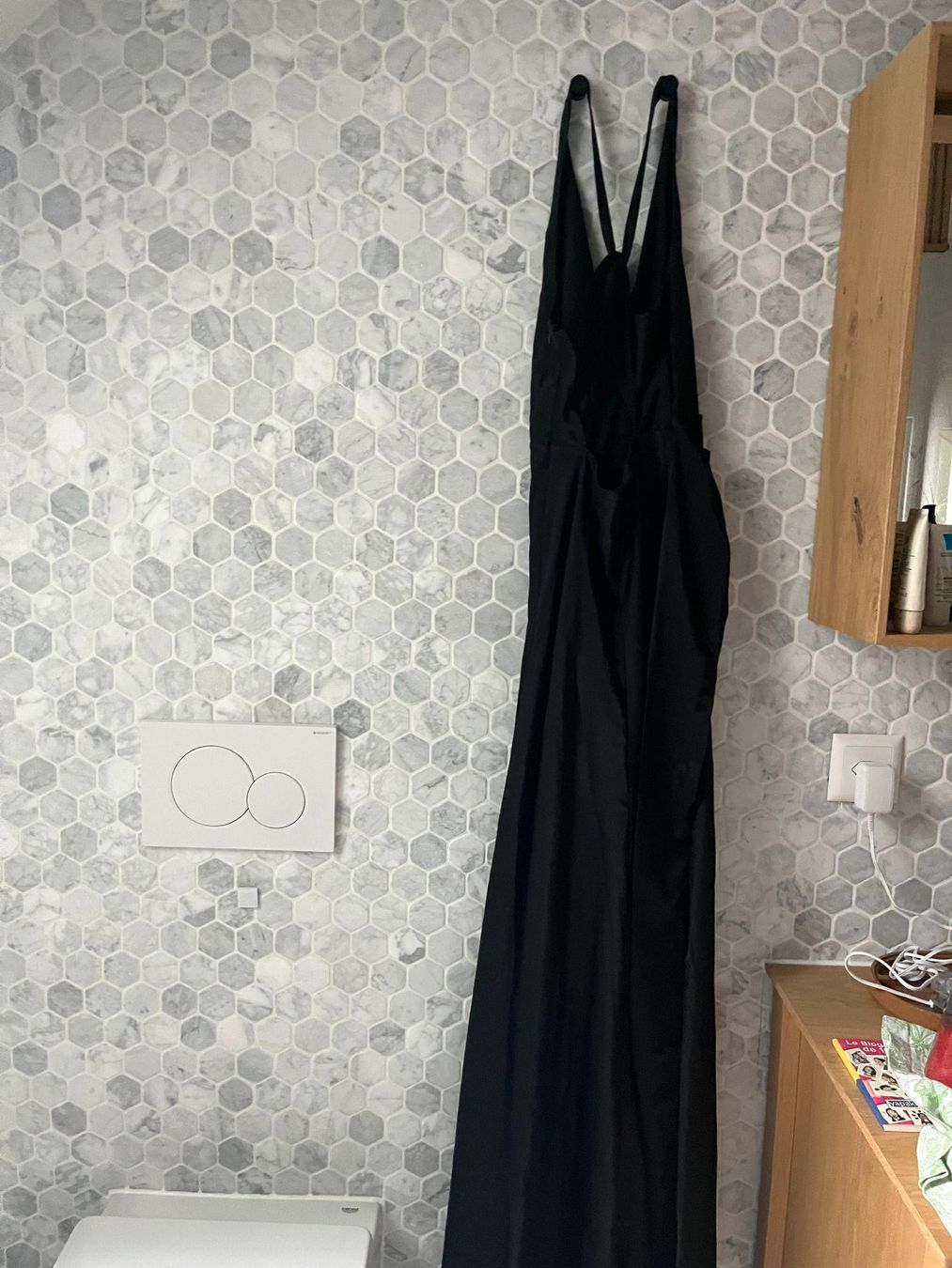 Kleider: BCBG black long halter dress – Gebraucht aus Chenaux von via_cfn8 1