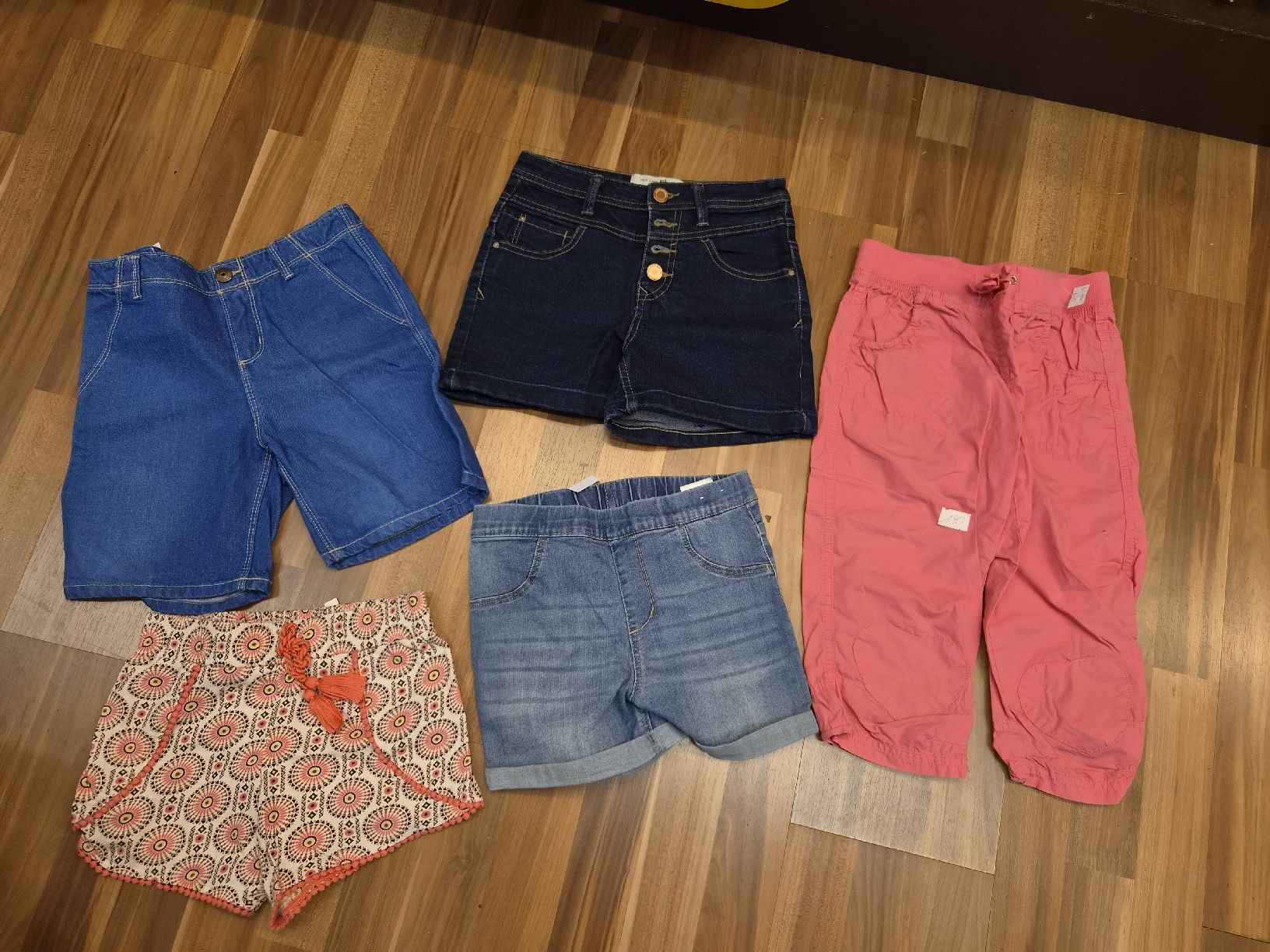Kleiderpakete & -sets: 5er Pack Mädchen Sommer Shorts, gr 140 b7 – Gebraucht aus Schwarzenburg von Flamingo07