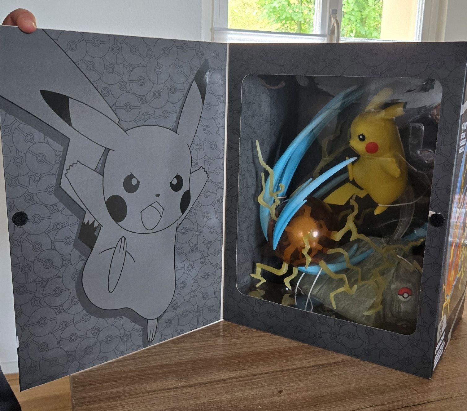 Pokémon Figuren: Pokémon Select Deluxe Figur Pikachu Light FX (mit LED) – Neu und originalverpackt aus Trogen von Brolylssj 1