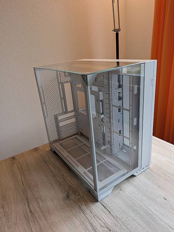 PCs: White Gaming PC – Gebraucht aus Neirivue von SamLook