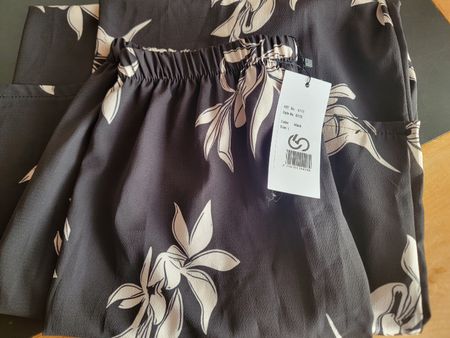 Hosen Damen Blumenmuster Dunkelblau Grösse L neu mit Etikett