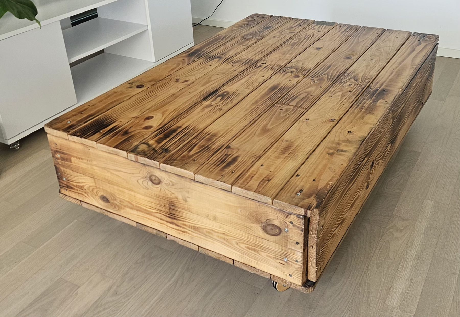 Tavoli: Table à thé vintage à roulettes – Nuovo (secondo la descrizione) da Lausanne venduto da ram_tw68 1
