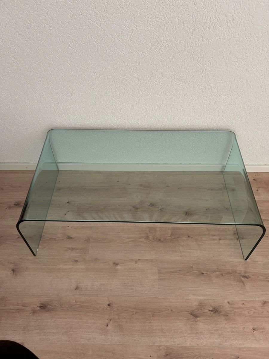 Tavoli: Couchtisch Glas gebogen Guter Zustand – Usato da Mettmenstetten venduto da Bumblebee78