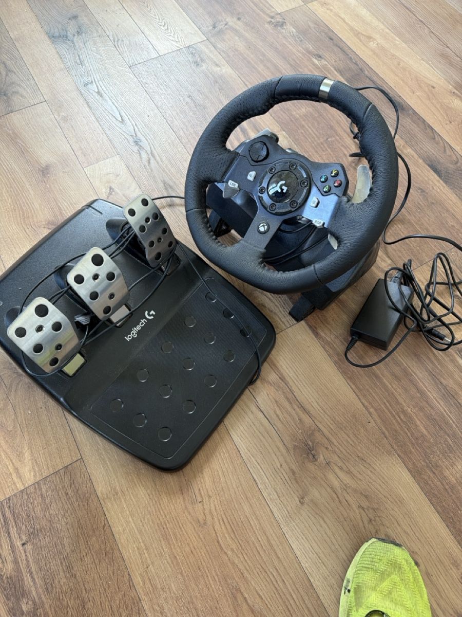 Logitech Controller: Volant et pédalier logitech G920 – Nuovo (secondo la descrizione) da Allens venduto da kwo_29gr