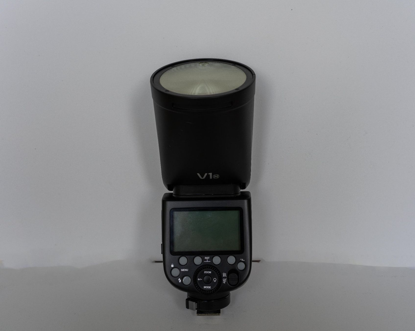 Godox Flash: Godox V1 Blitz mit Original Hülle – Nuovo (secondo la descrizione) da Solothurn venduto da zem_tyv6 1
