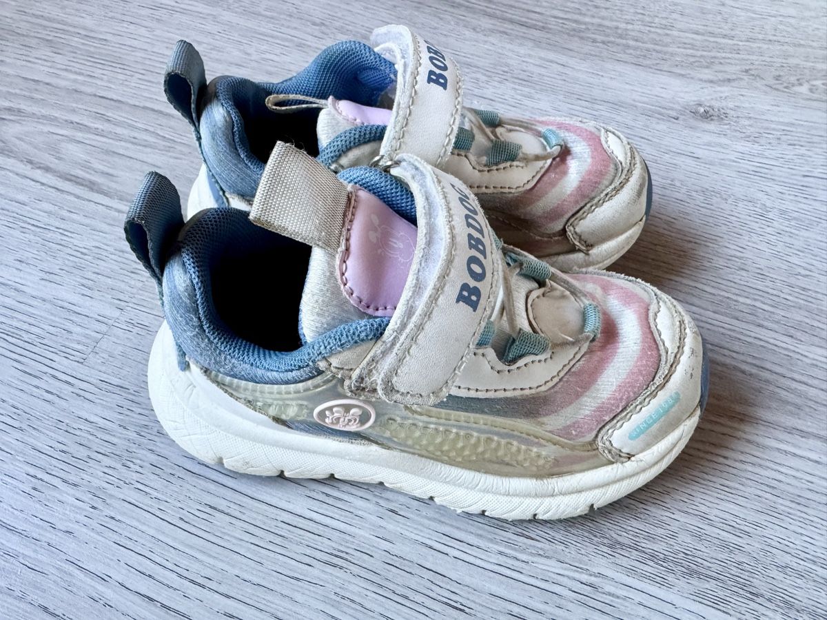 Scarpe per ragazzi: Kinder Sportschuhe , Grösse 26 – Usato da Nottwil venduto da sukkus.ch 1