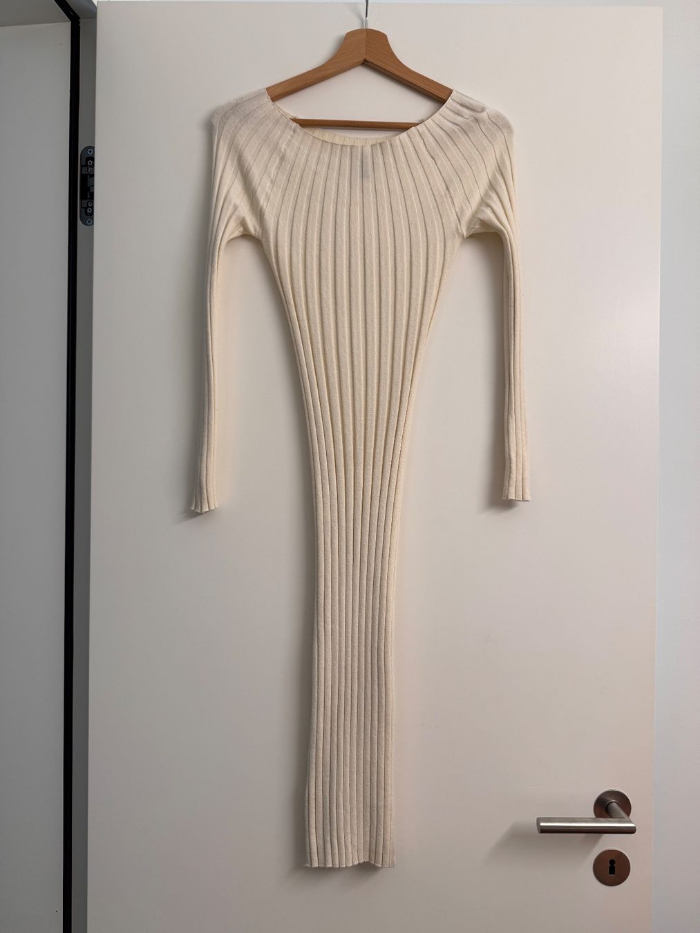 Kleider: Rippstrickkleid Y.A.S cremeweiss Langarm Grösse S – Gebraucht aus Dietikon von dia_bkv5