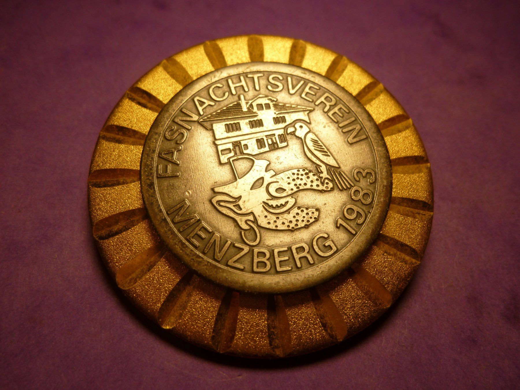 Plaketten & Abzeichen: MENZBERG 1983 GOLD – Gebraucht aus Ried (Muotathal) von Mandarin02