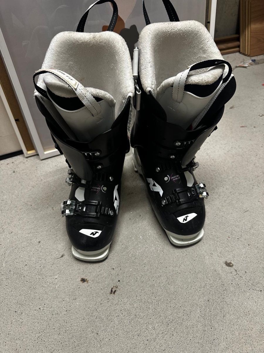 Damenschuhe: Ski + Skischuhe  – Gebraucht aus Zürich von kar_ytx2