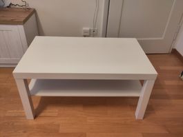 Weißer Couchtisch mit Ablage