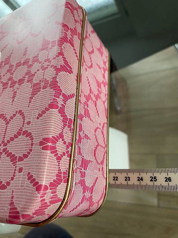 Contenitori & Simili: Vintage Keksdose mit Stickmotiv – Usato da Hausen AG venduto da corinne_g 1