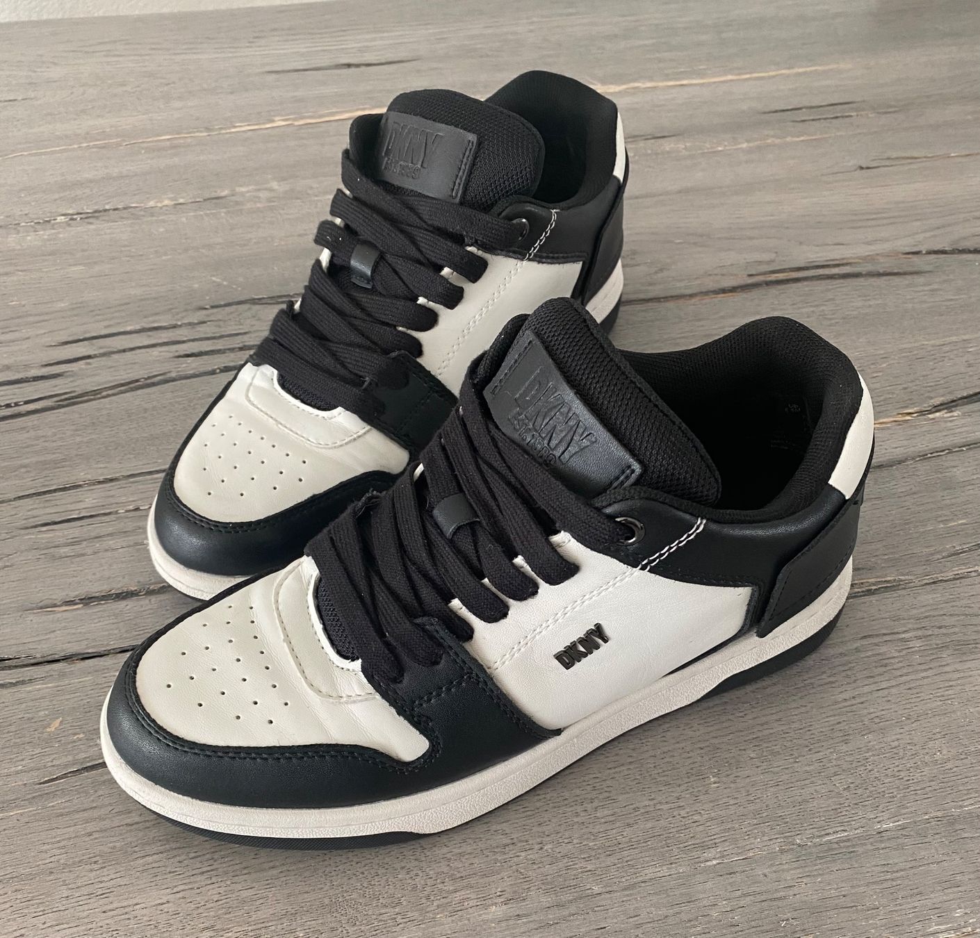 DKNY Scarpe da donna: DKNY Damen Sneaker – Nuovo (secondo la descrizione) da Volketswil venduto da 9394