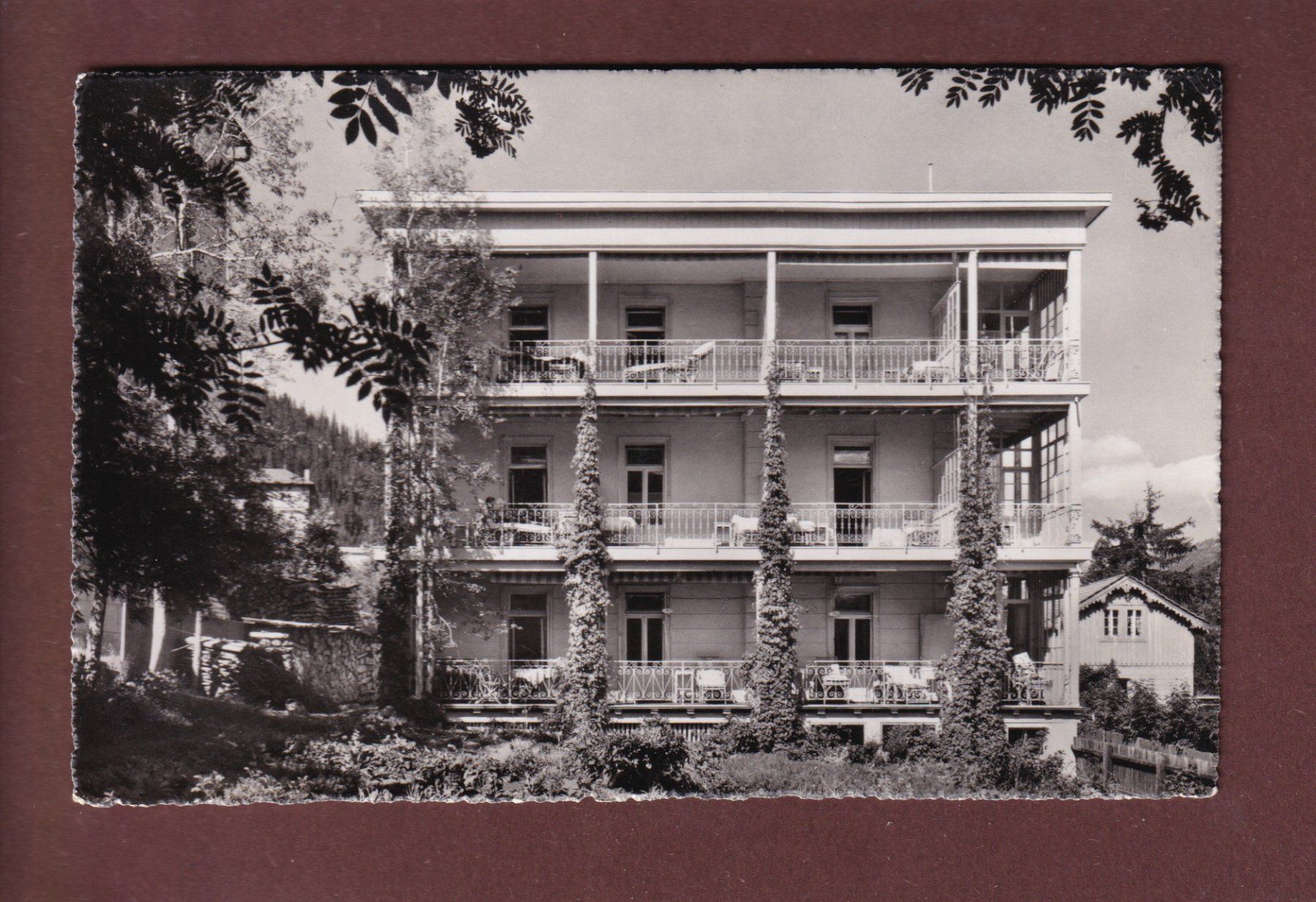 Cartoline postali: DAVOS-PLATZ - Pension Villa Collina - 1951 – Usato da Pully venduto da nicecards