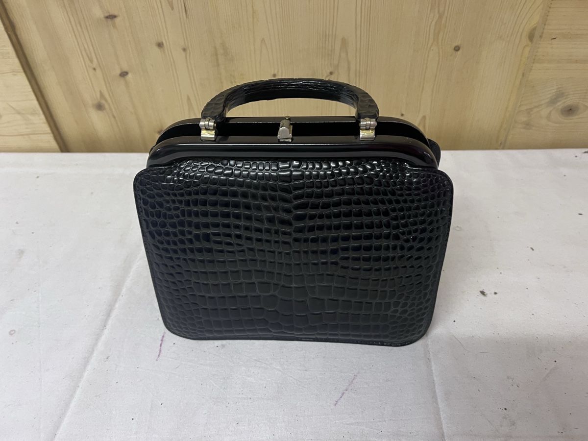 Taschen für Damen:  Schöne Handtasche (35) – Gebraucht aus Glattfelden von bro_f2vv