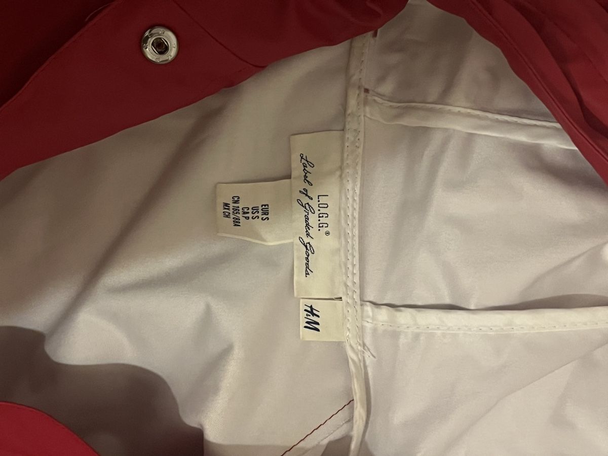 H&M Giacche: Red water proof jacket  – Usato da Vezia venduto da chi_byp8 1
