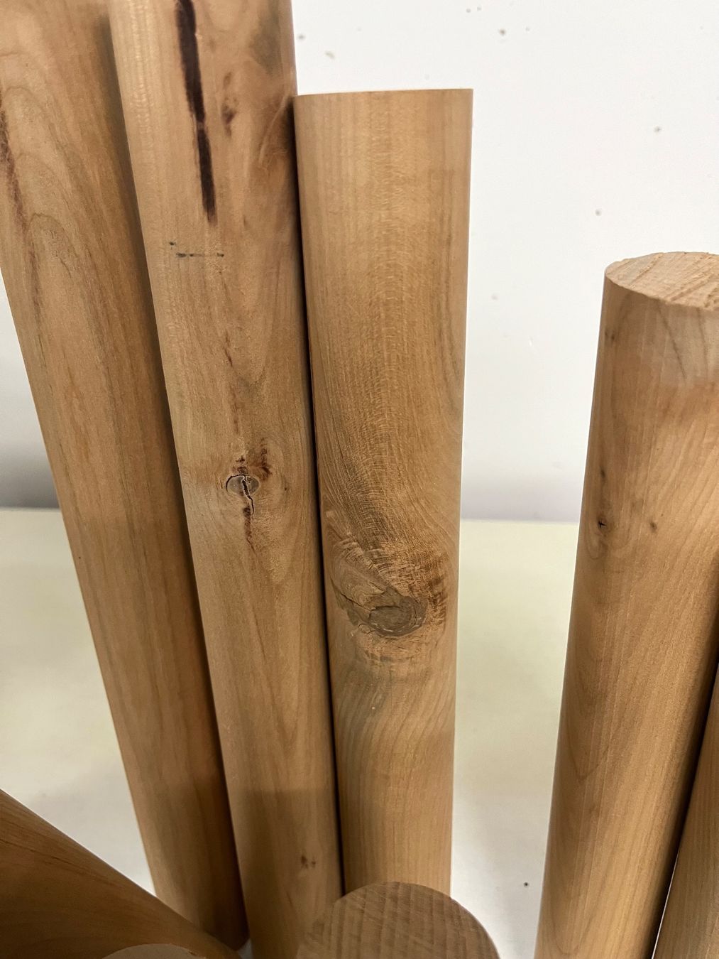 Articoli in legno: EU-Kirschholz Rundstäbe, Durchmesser 43mm – Usato da Weinfelden venduto da Kathydoes 2