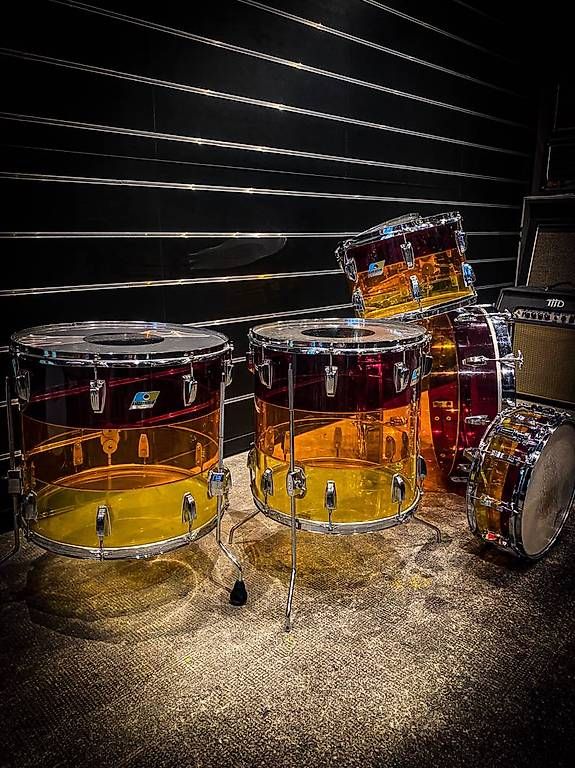 Ludwig Strumenti musicali: Batterie Ludwig Vistalite vintage – Usato da Montreux venduto da Alligator-AMPS 2