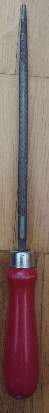 Alle Werkzeuge: Feile mit rotem Holzgriff - 25 cm - – Neu (gemäss Beschreibung) aus Zürich von 1-2-3-Kaufen 1