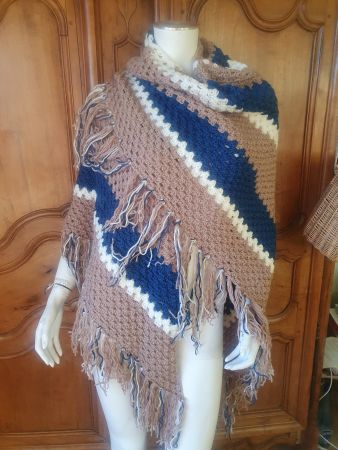 Grand Châle en crochet fait main NEUF