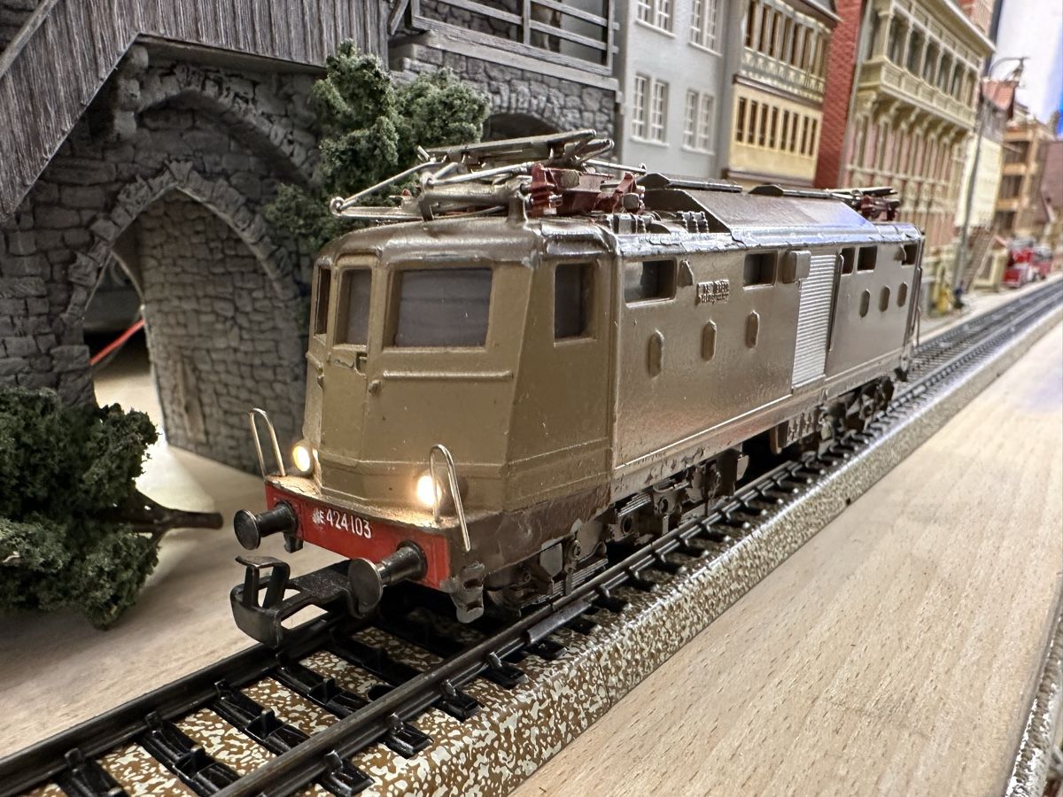 Märklin Modelleisenbahnen: Märklin 3035 FS BR 424 103 Breda – Gebraucht aus Lupsingen von New-Haven