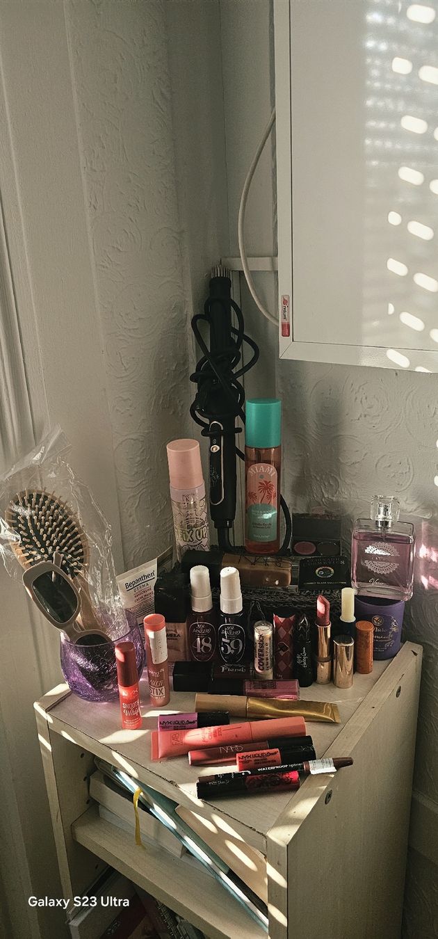 Nars Maquillage: Cosmetics assorted brands lipstick gloss hairspray perfume . – D'occasion à Rorschach par Alles_9.90