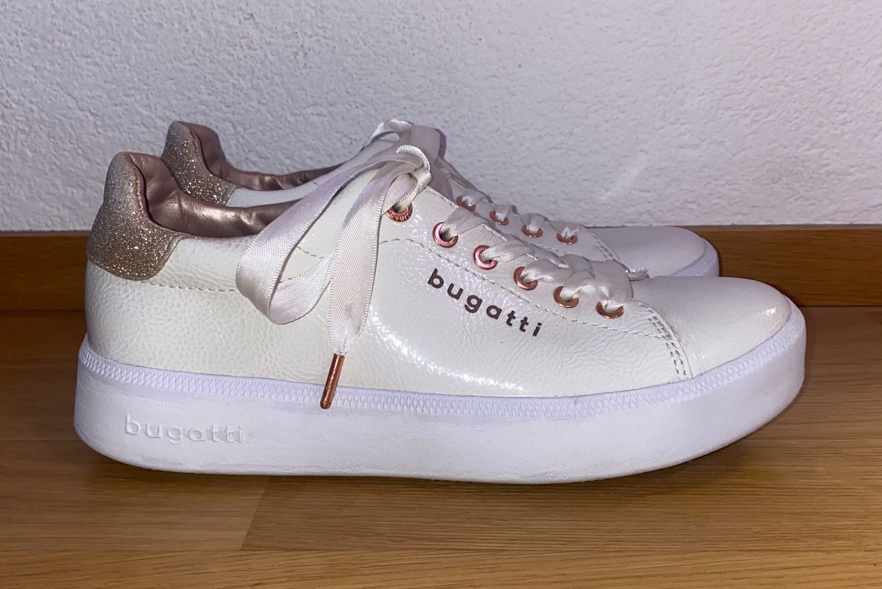 Bugatti Damenschuhe: Bugatti Sneaker Gr.37 (super Zustand) – Gebraucht aus Herisau von Seyashop1 1